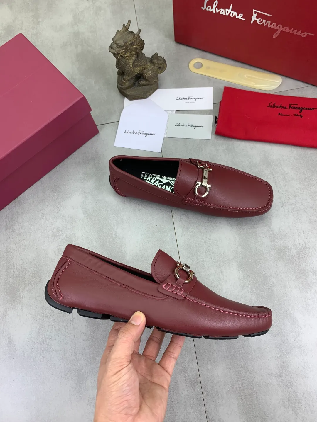 Men's shoes 💰P542 New model, high quality [Ferragamo/Ferragamo] Latest lazy slip-on shoes Original imported calfskin, imported cowhide lining + original luxury metal buckle + original combination outsole Comparison without pressure Code number: 38-45